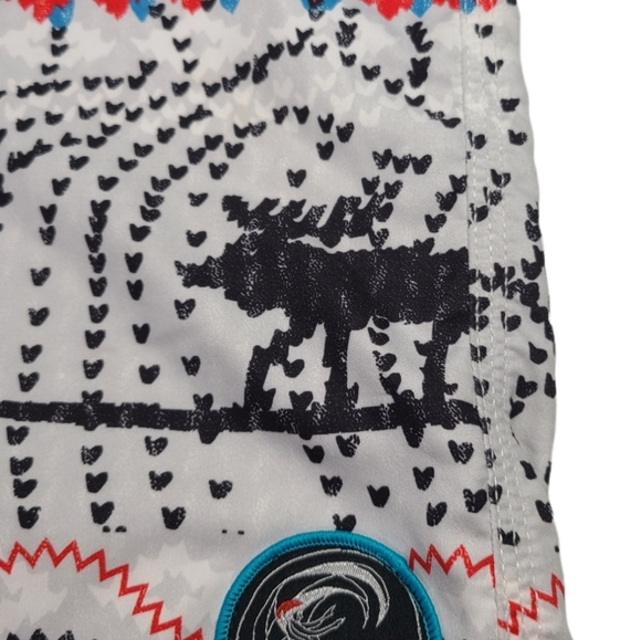 O’Neill Winter Sweater Print Red White & Blue Board Shorts Men's Size 38 EUC - Picture 3 of 13